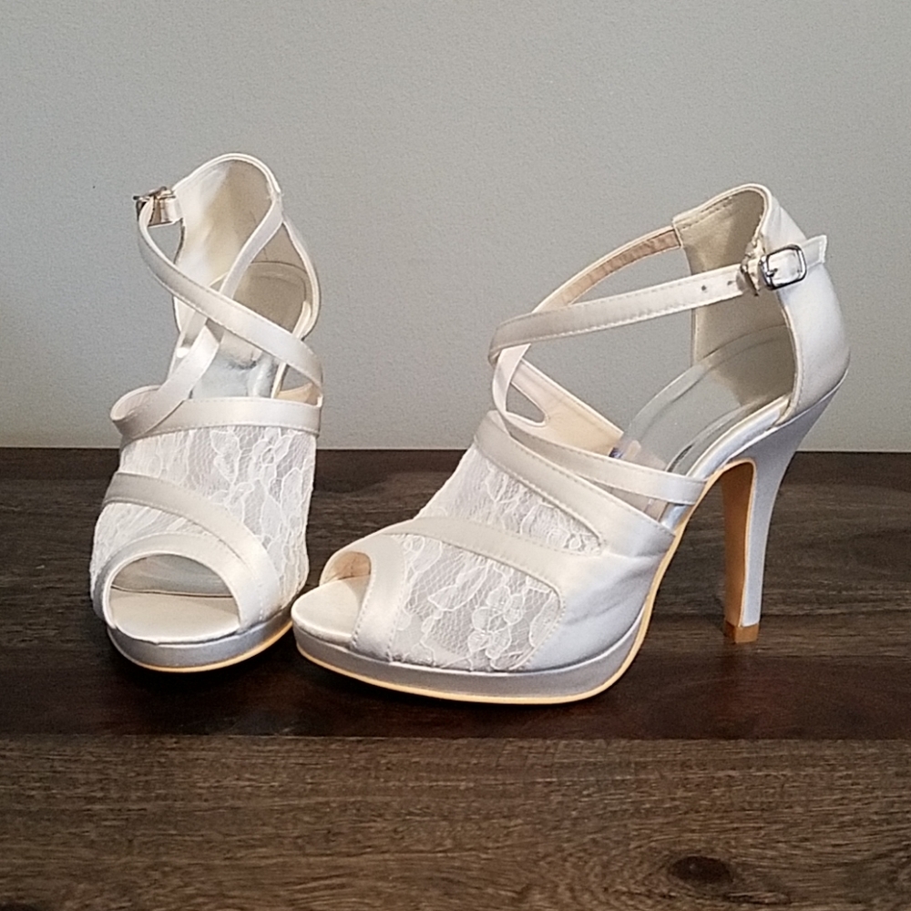 Ivory Chantilly Lace Heels